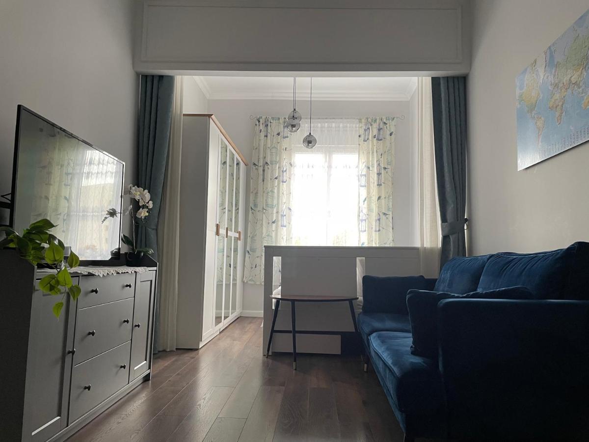 Charming And Cozy In Center Of